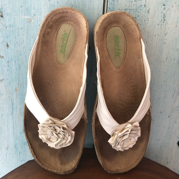 EARTH ORIGINS, “Rose White” slide-on sandals “burn more calories w/every step” - Picture 3 of 12